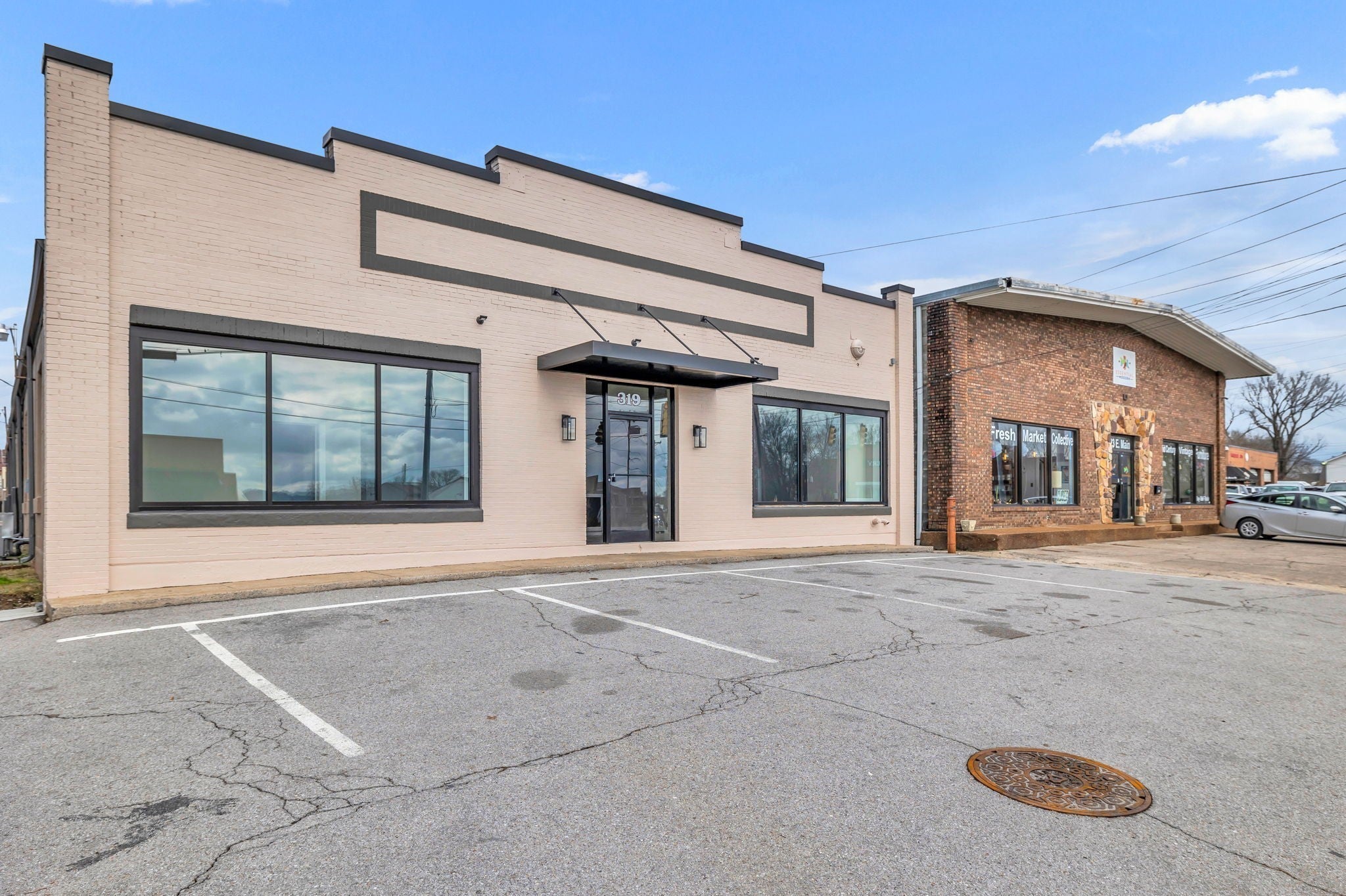 319 E Main St