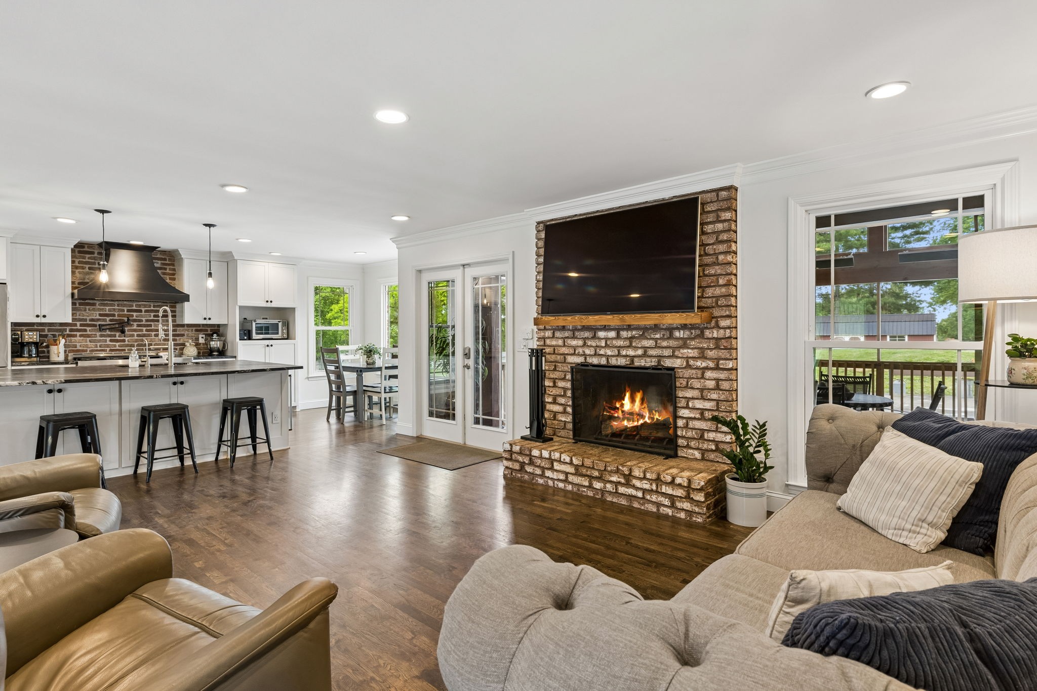 102 Azalea Ln
