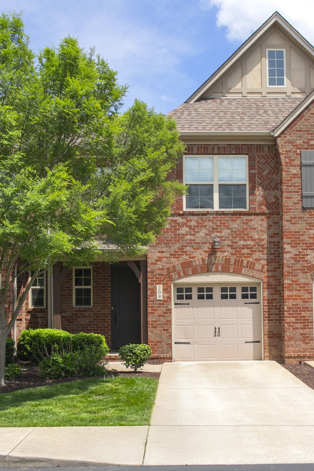 209 Bixby Private Ln
