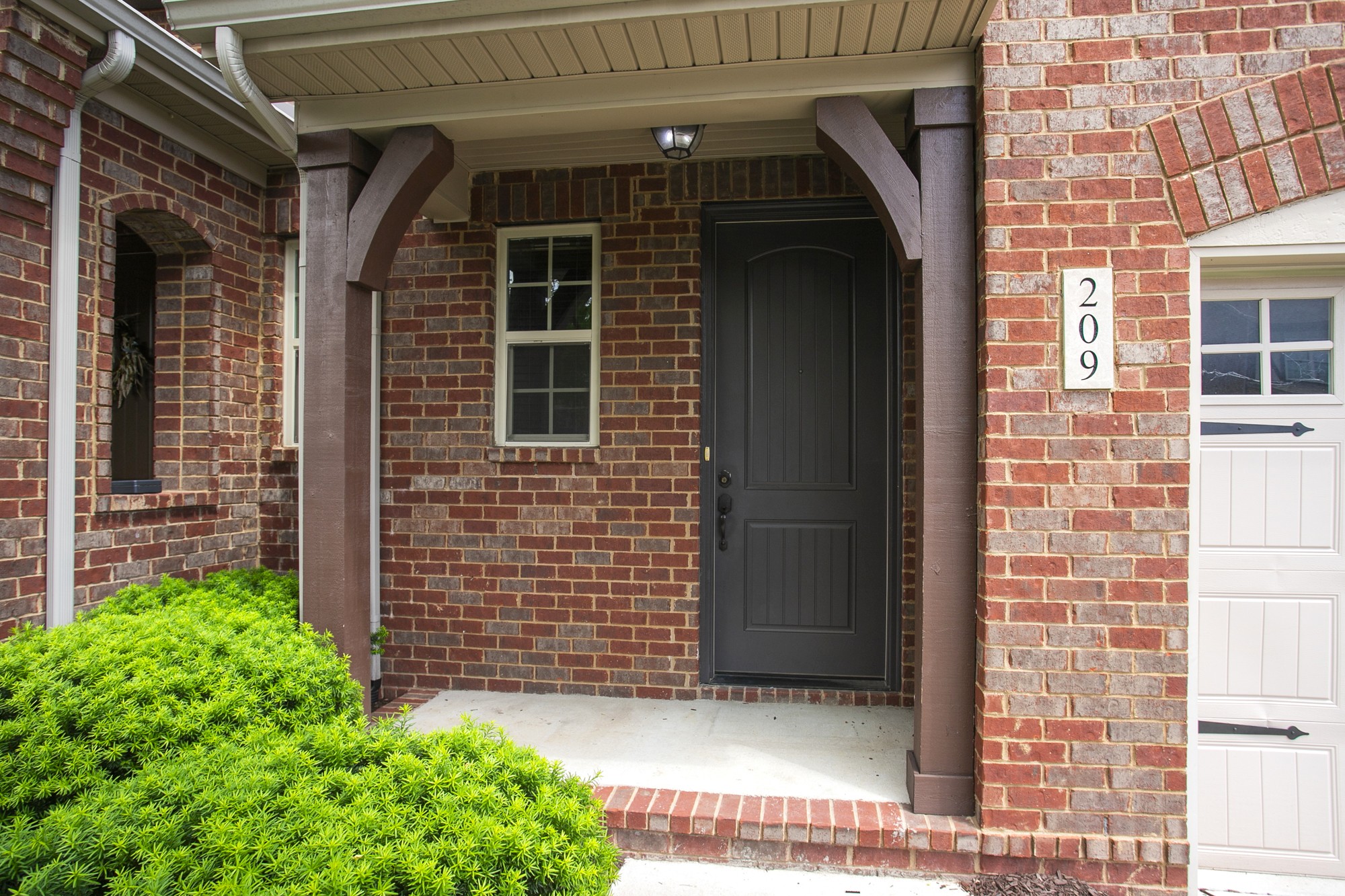 209 Bixby Private Ln