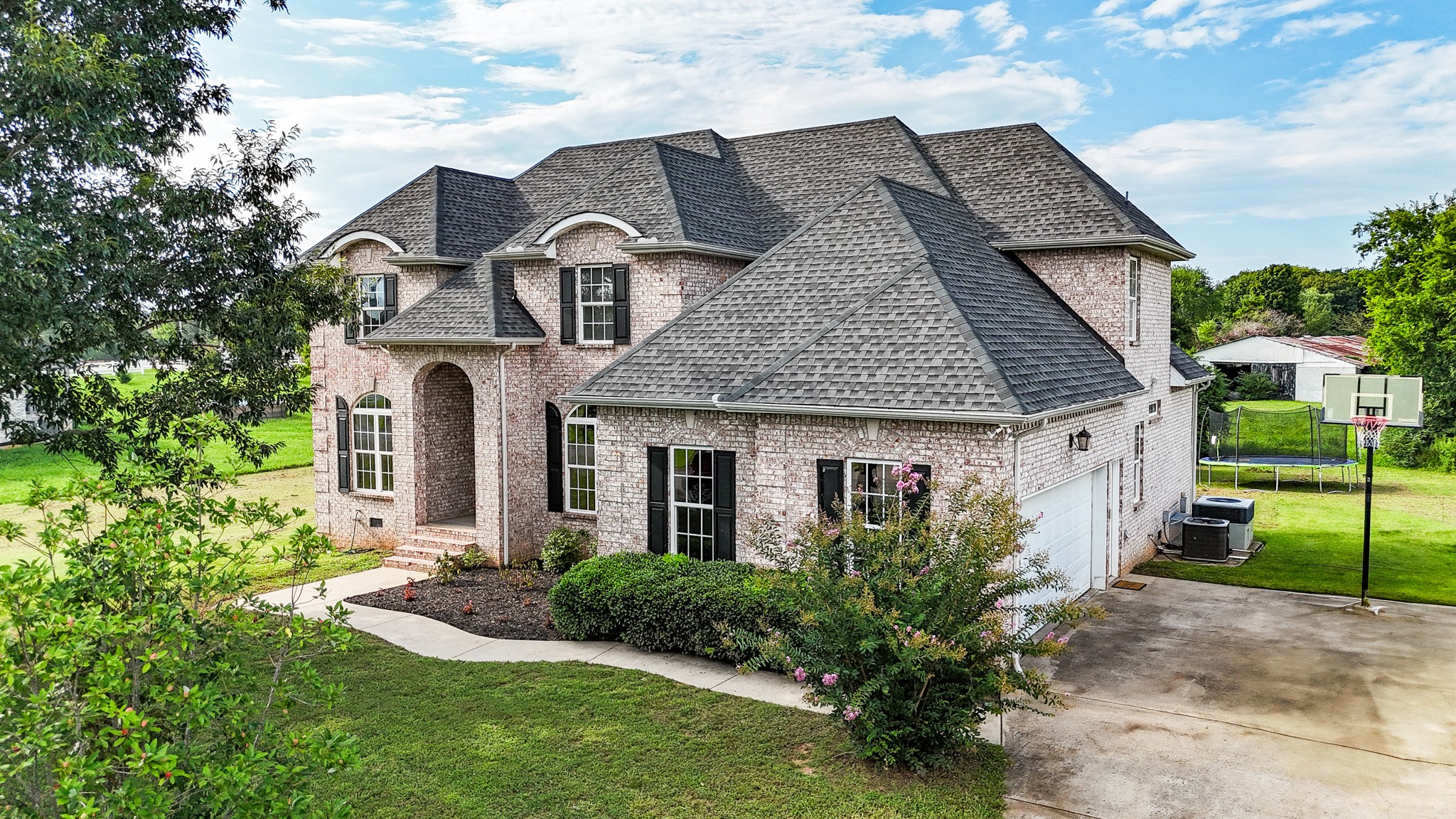 105 N Point Cir N