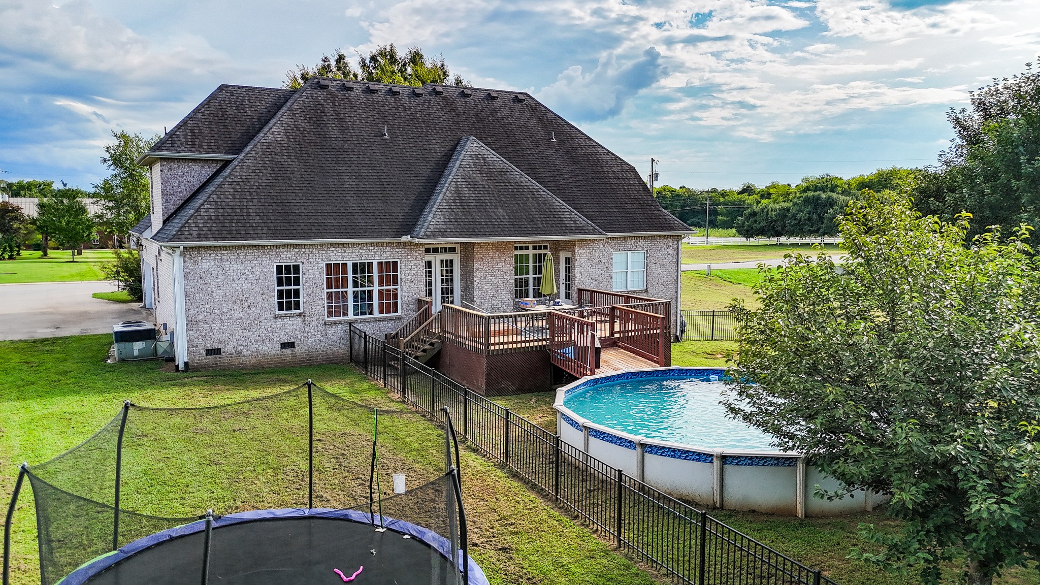105 N Point Cir N