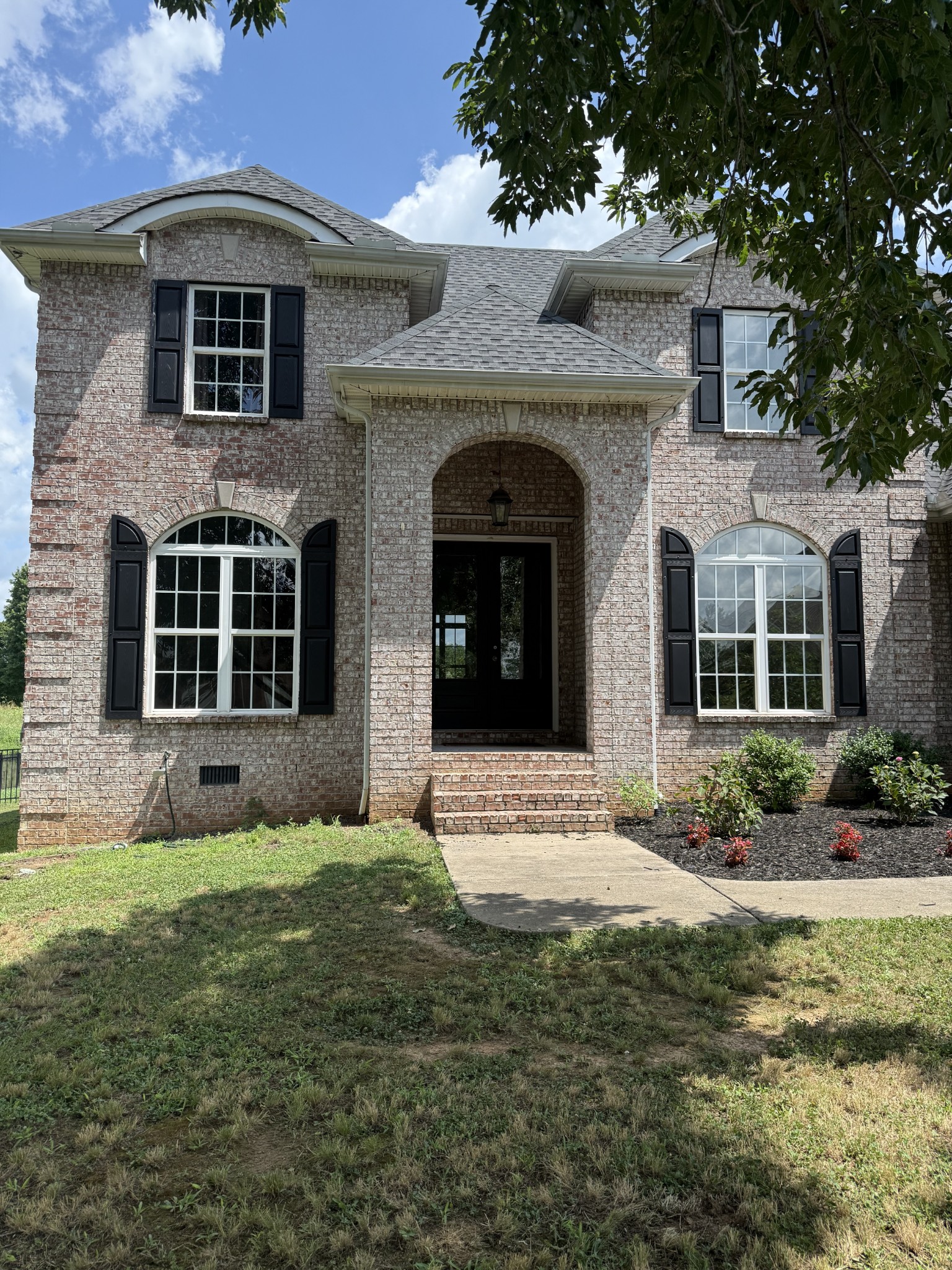 105 N Point Cir N