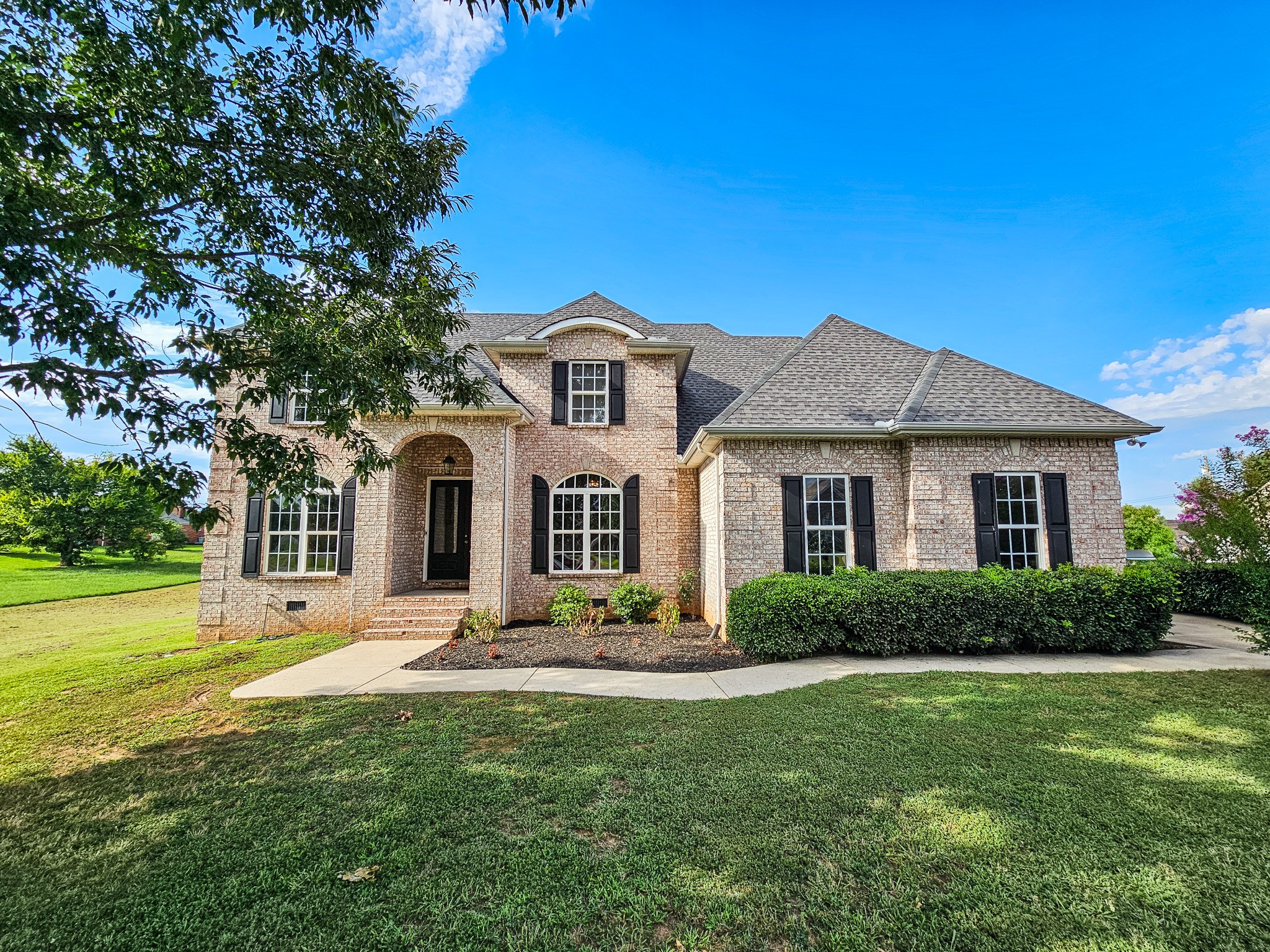 105 N Point Cir N