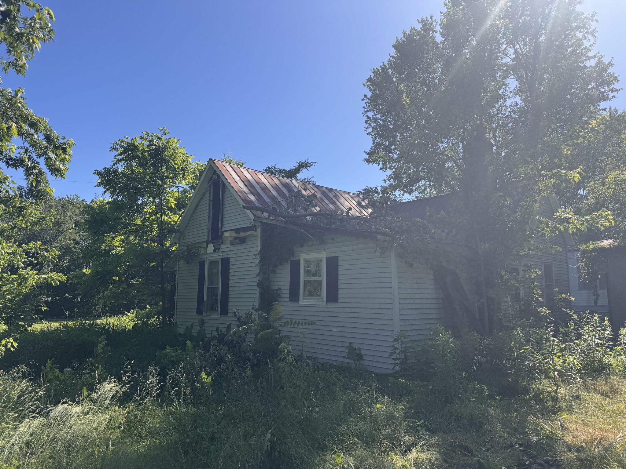 699 White Rd