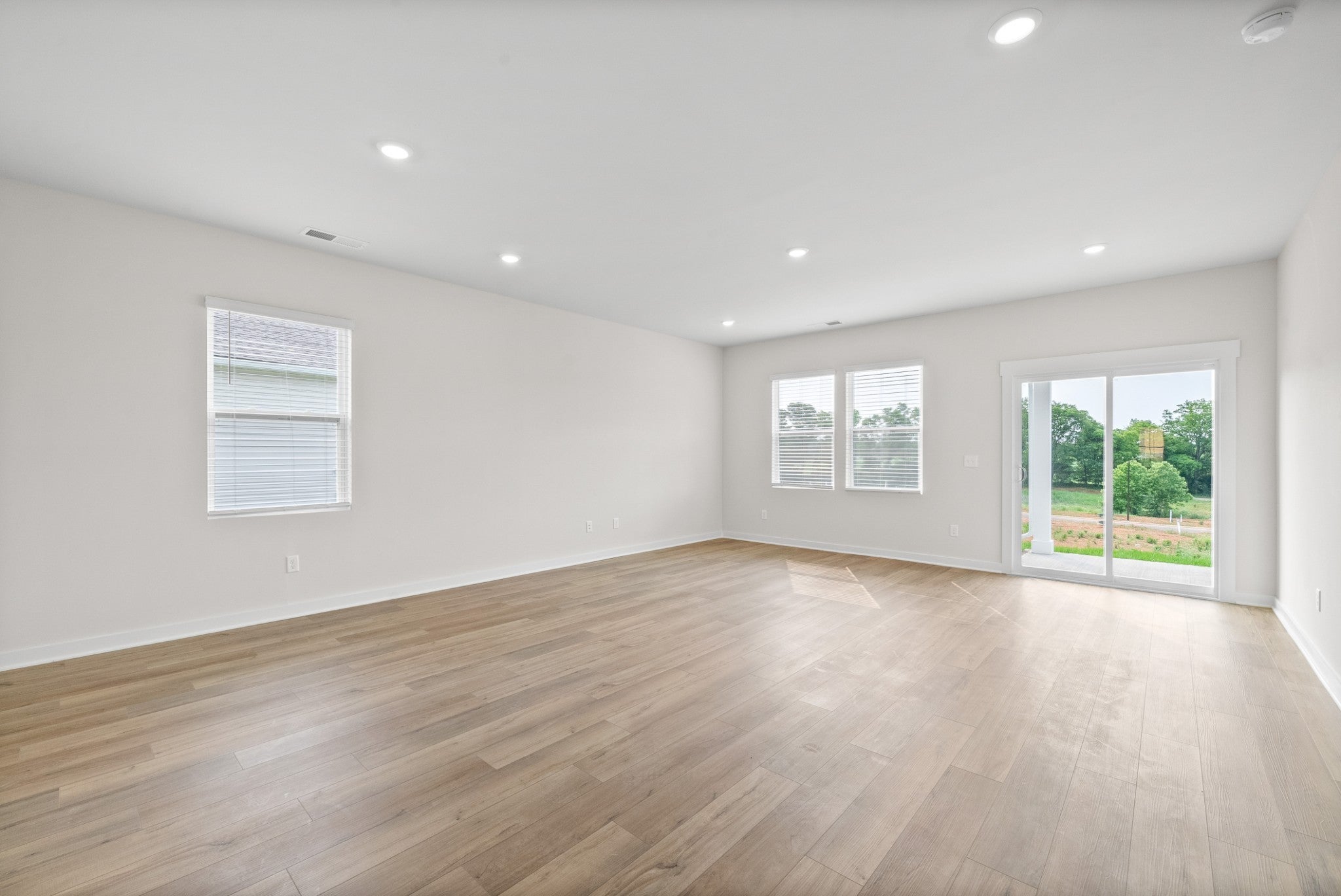 319 Lacewing Ln