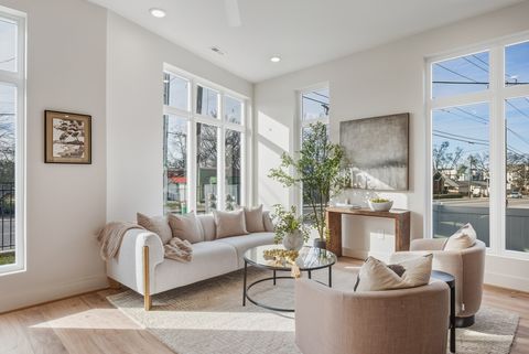 598 40th Ave N Nashville TN 37209