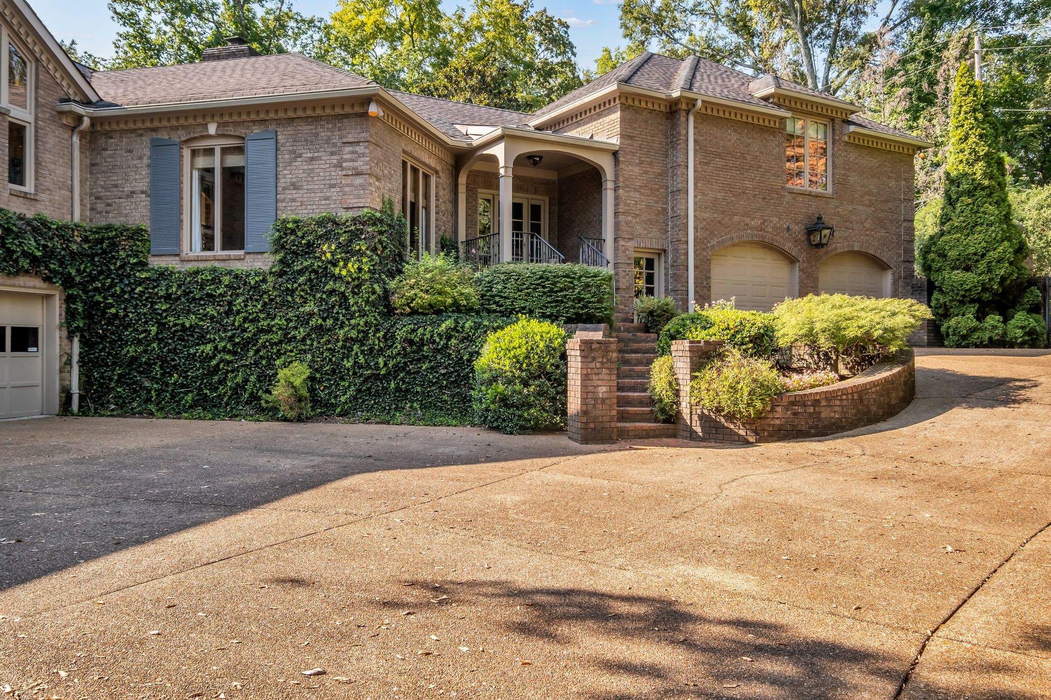 6420 E Valley Ct