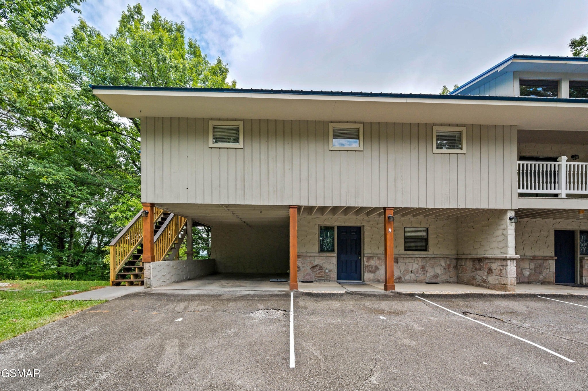 4222 Dollys Drive