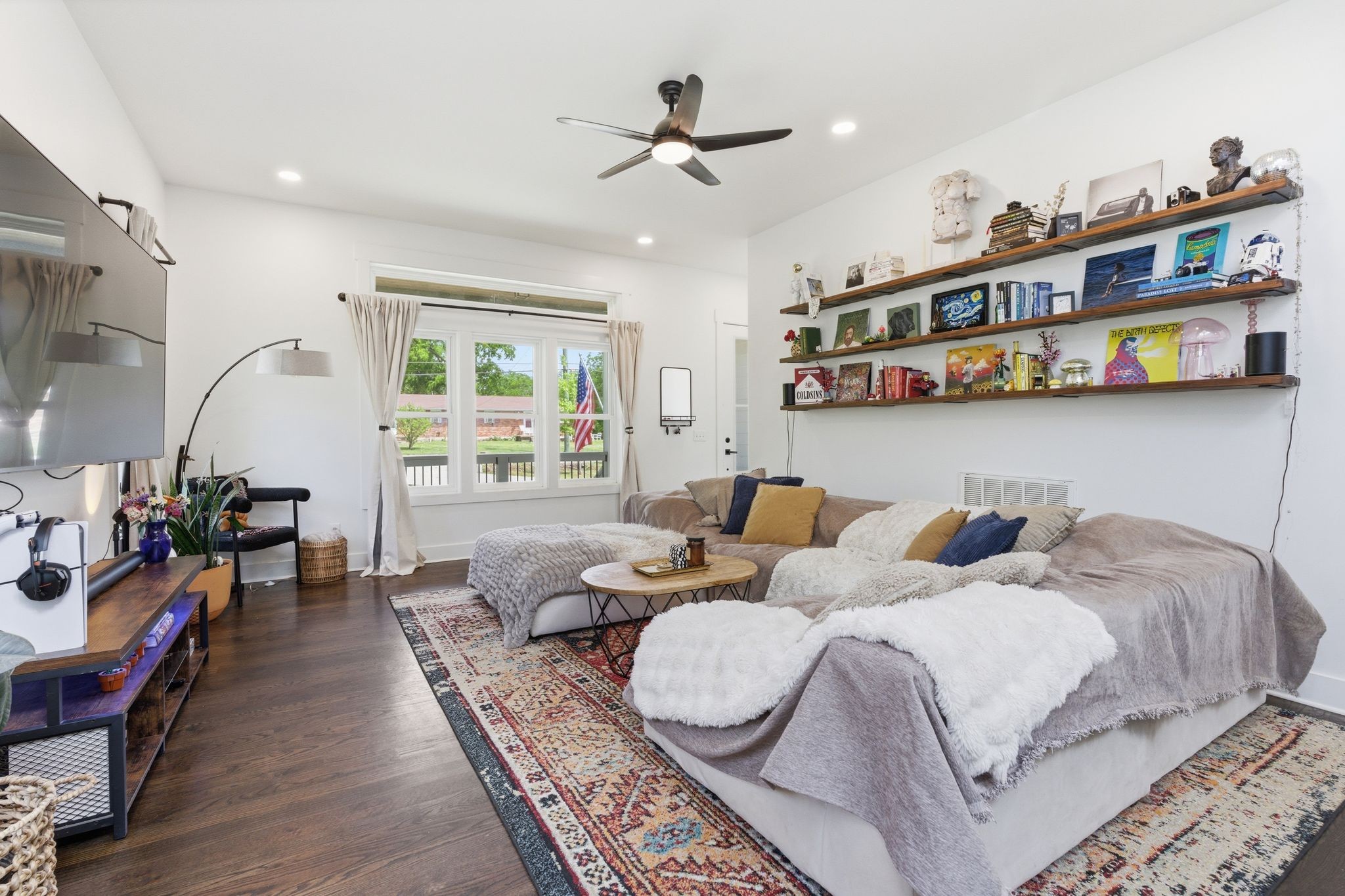 3715 Fairview Dr