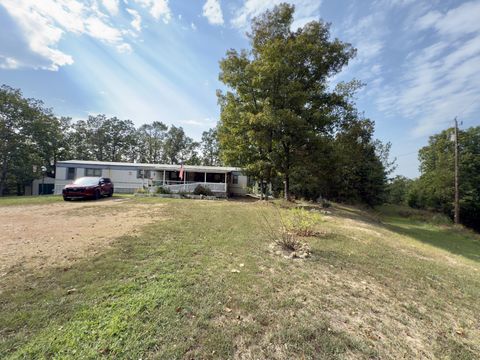 Photo of 3794 Sulphur Creek Rd, Centerville, TN 37033 (MLS # 3001121)