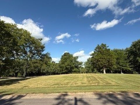 1605 Oak Mountain Dr Columbia TN 38401