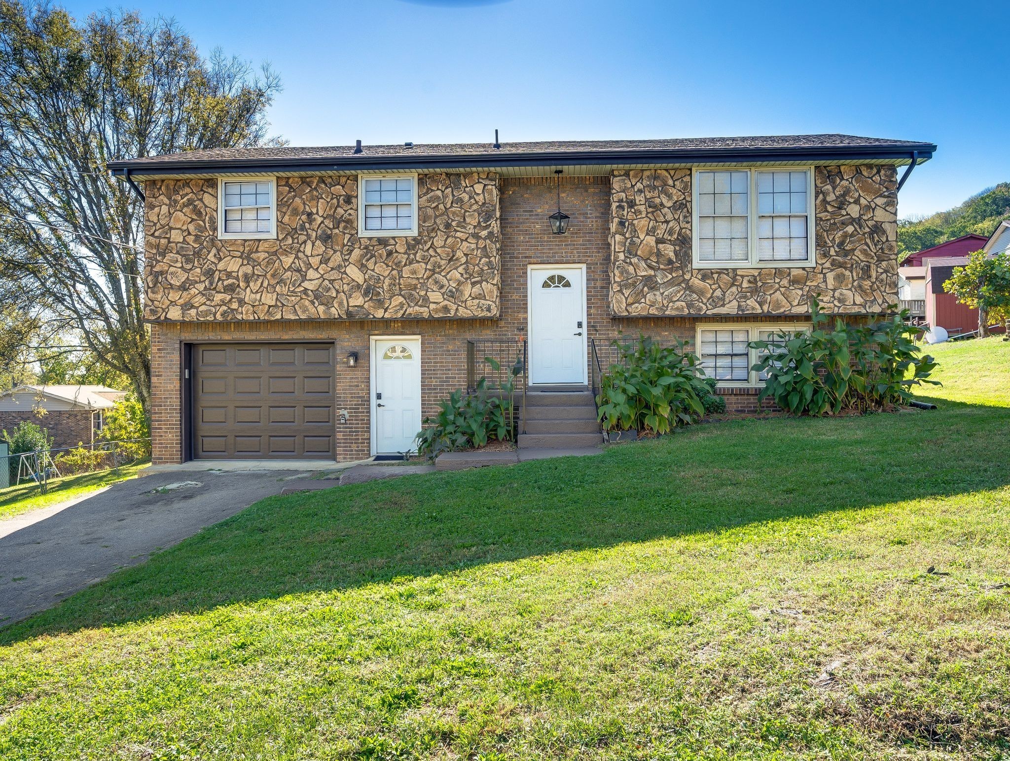 Nashville, Tennessee 37218, United States, 5 Bedrooms Bedrooms, ,2 BathroomsBathrooms,Residential,Active,129477