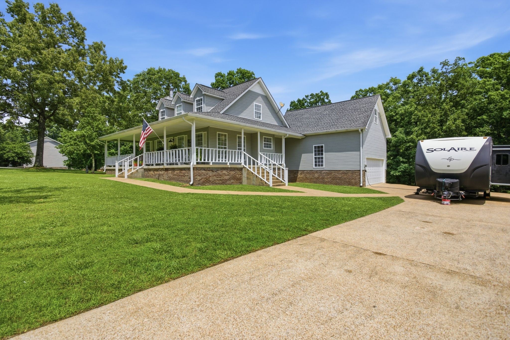 131 Pin Oaks Ln