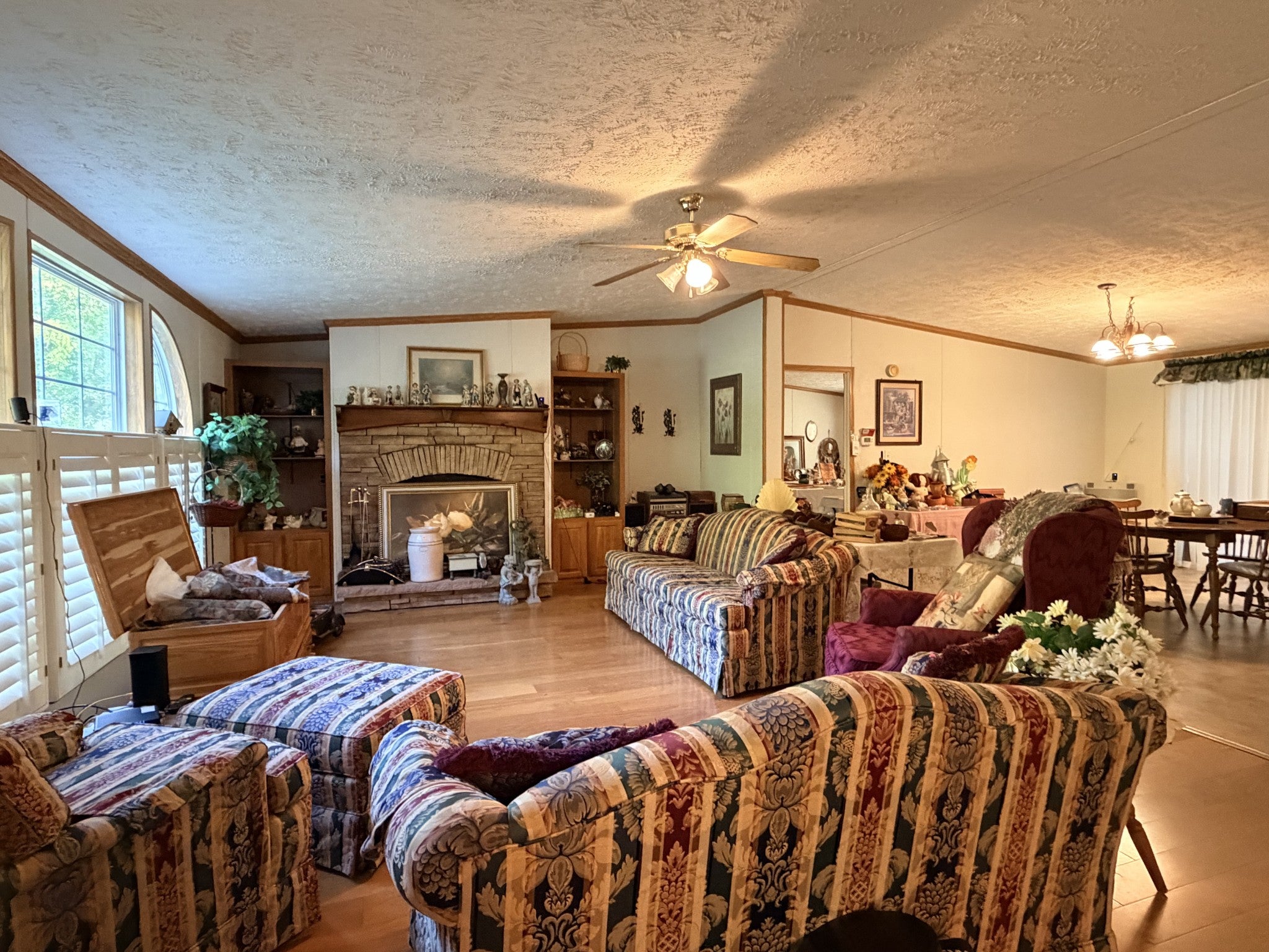 561 Mans Hollow Rd