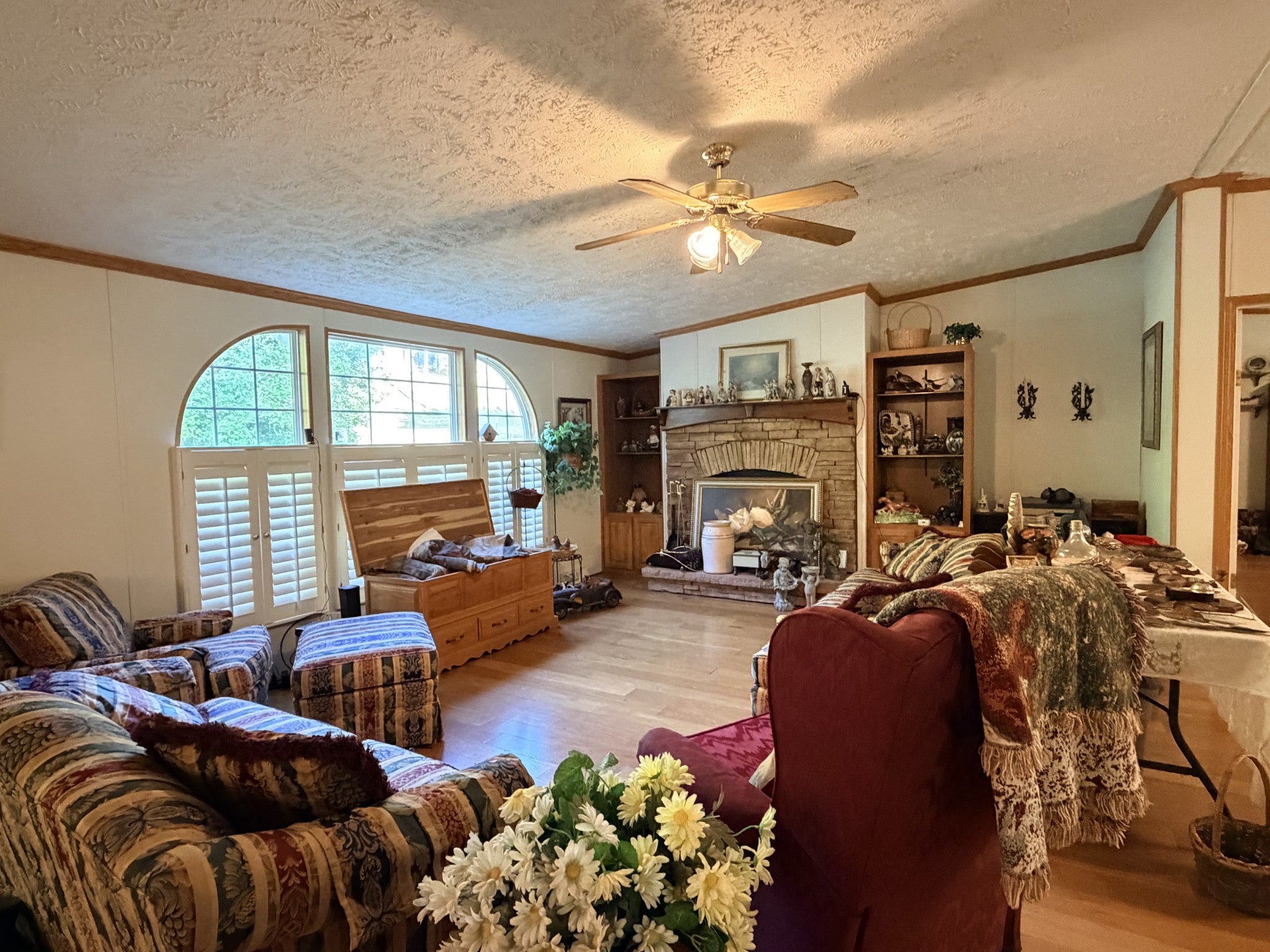 561 Mans Hollow Rd