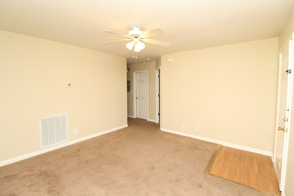 942 Kingsbury Drive Unit B