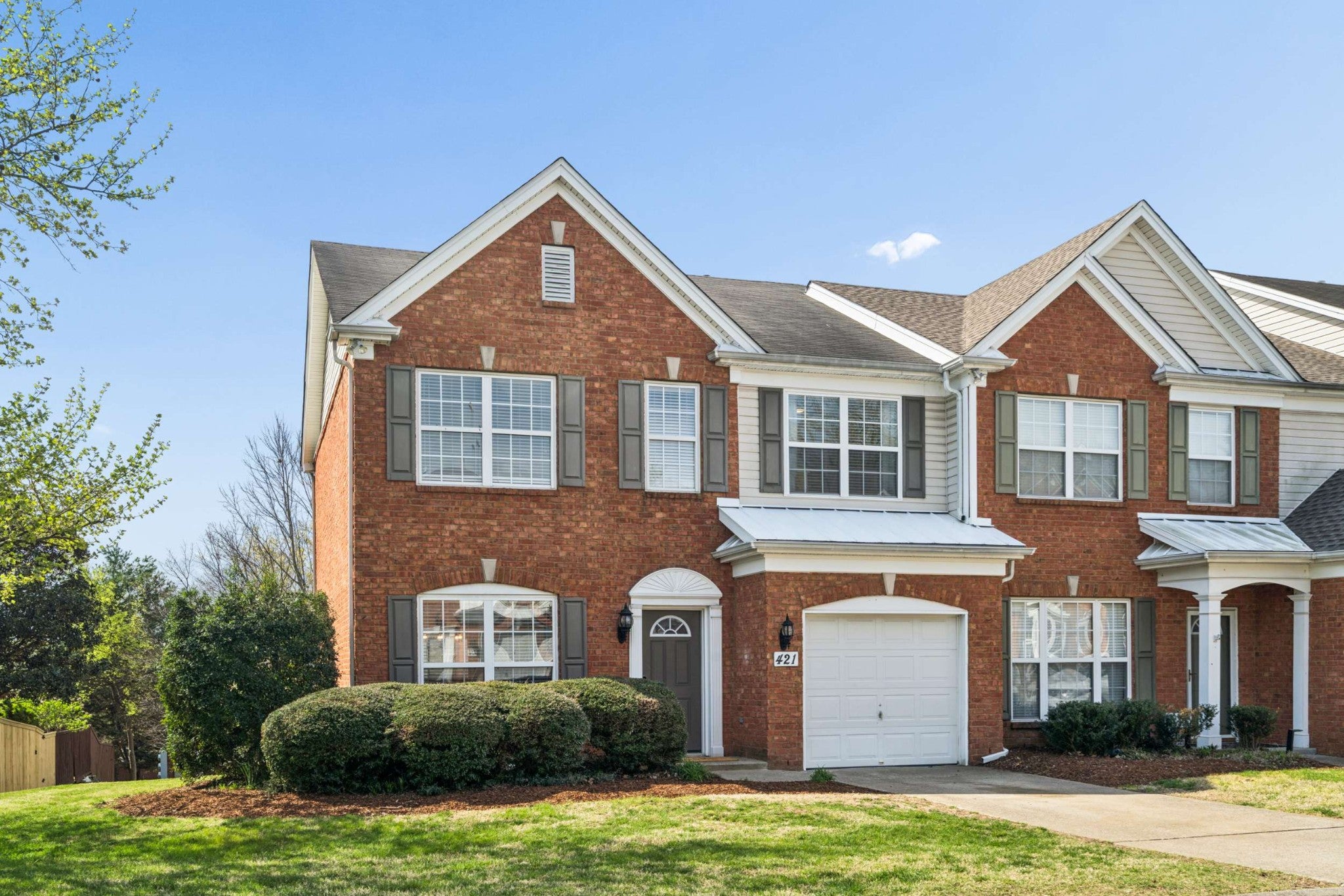 3-bed condo at 421 Old Towne Dr, Brentwood, sold May 7, 2026