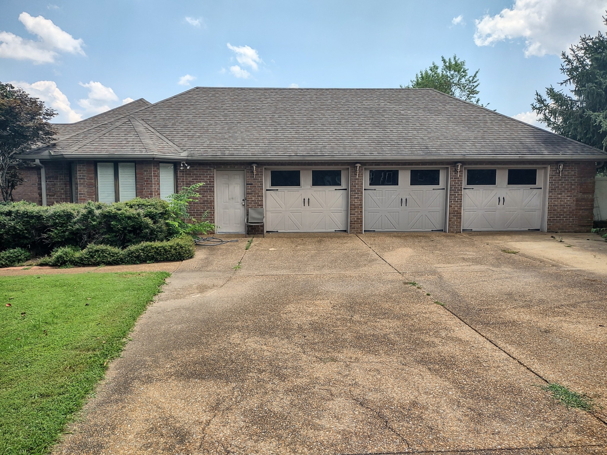 1000 Nina Dr
