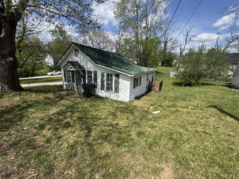 Photo of 501 W Chestnut St, Dickson, TN 37055 (MLS # 3168320)