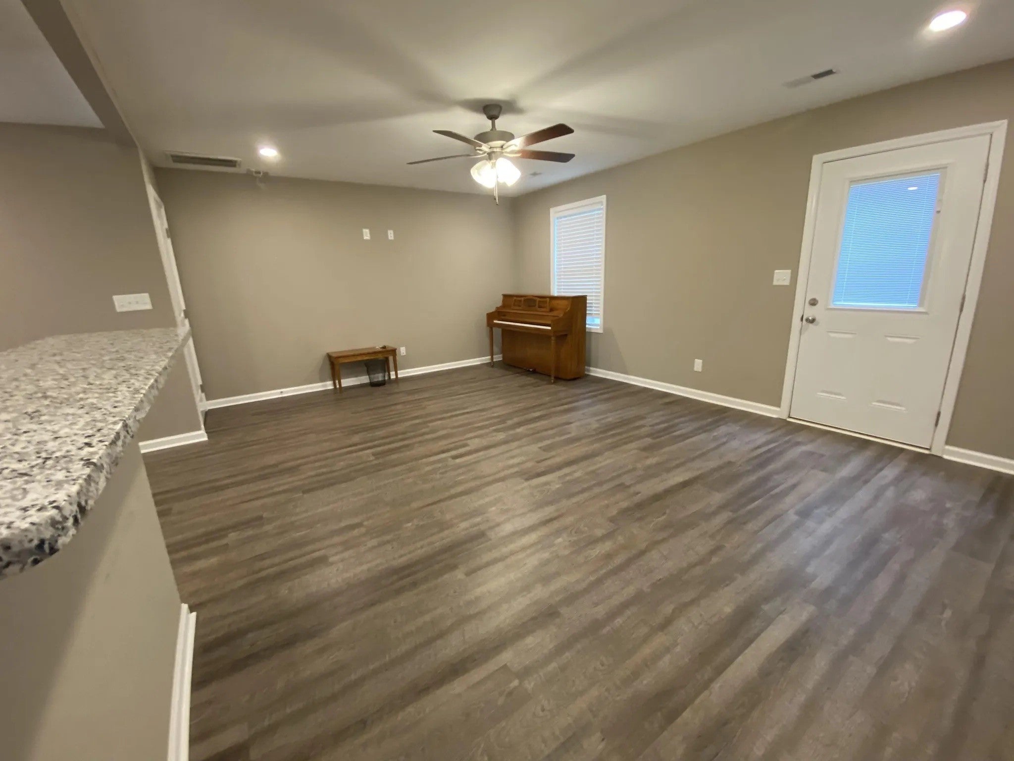 135 Country Ln 702
