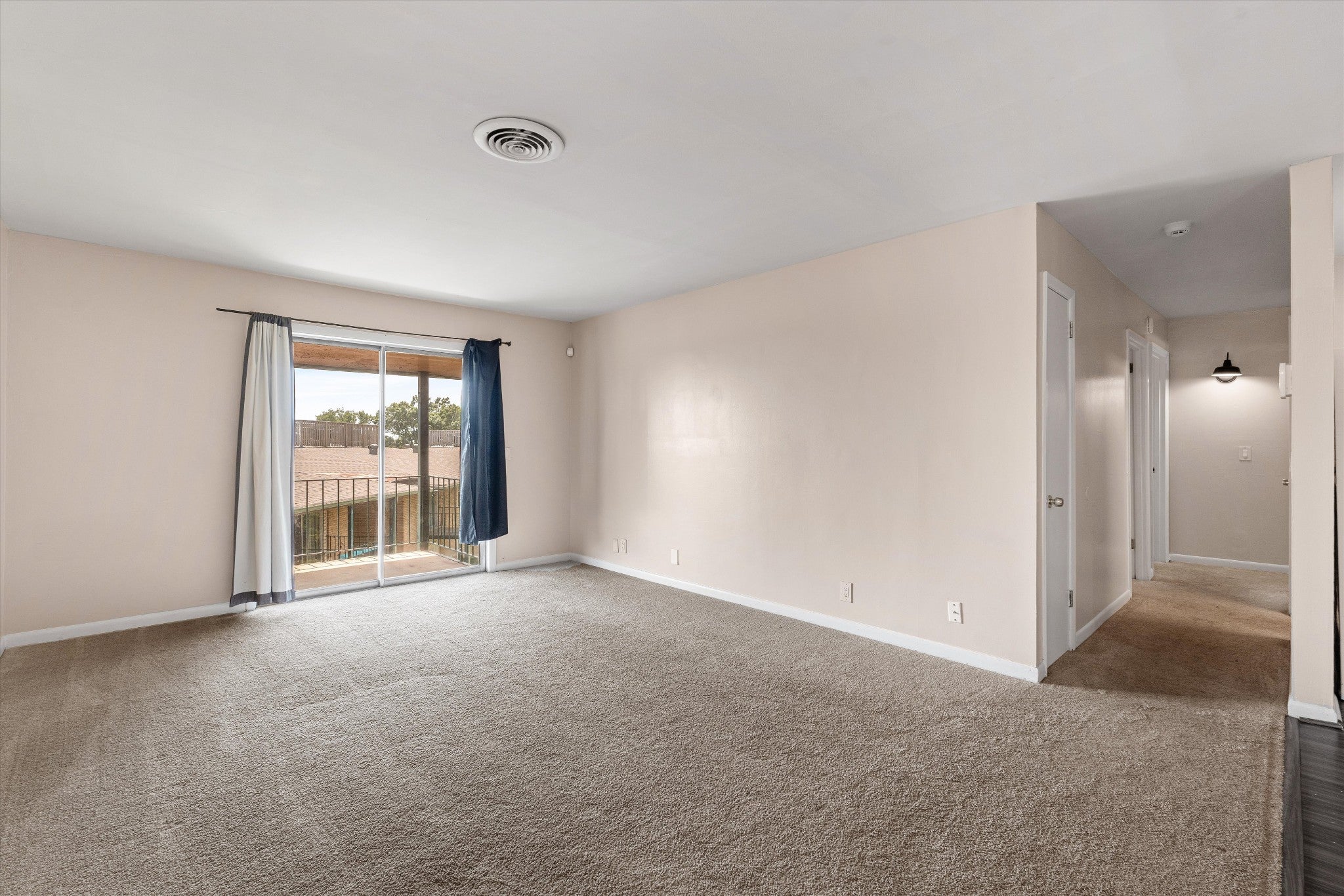 555 N DuPont Ave C73