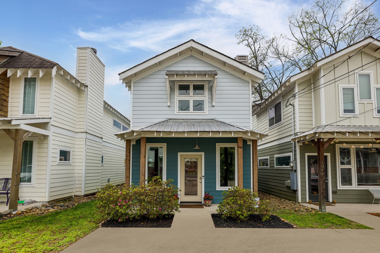 1042 Zophi St