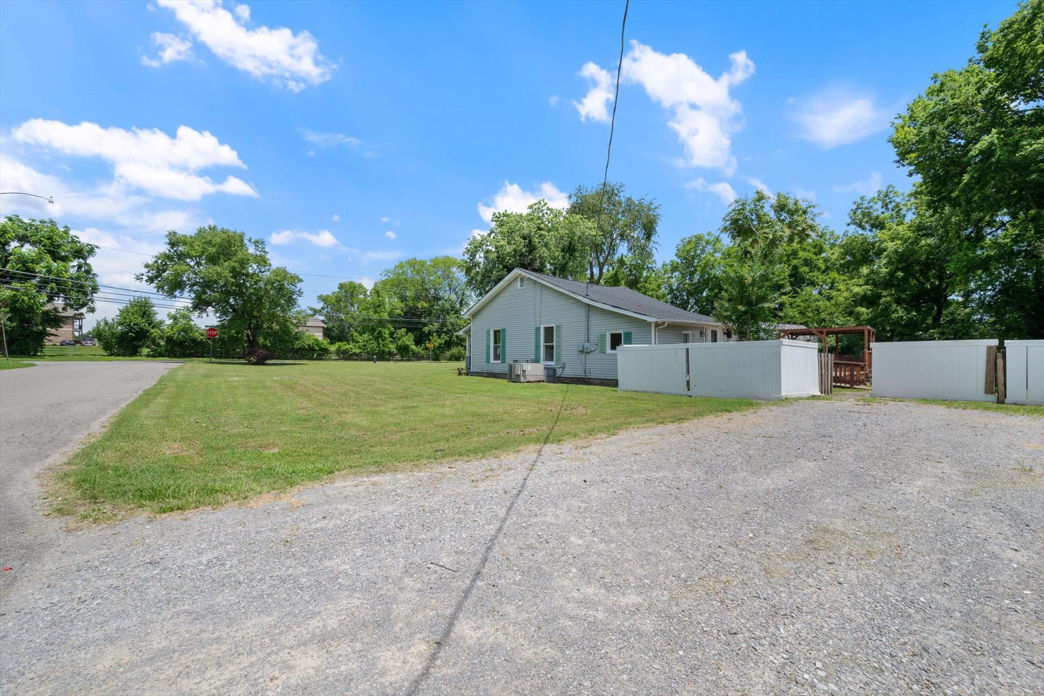 203 Coles Ferry Rd