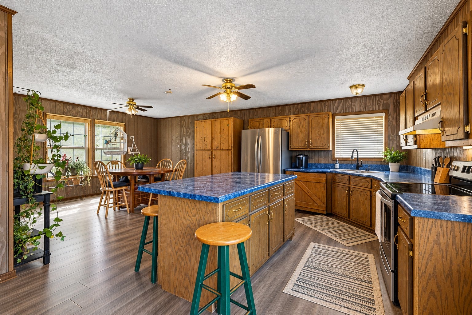 179 Lakeside Dr