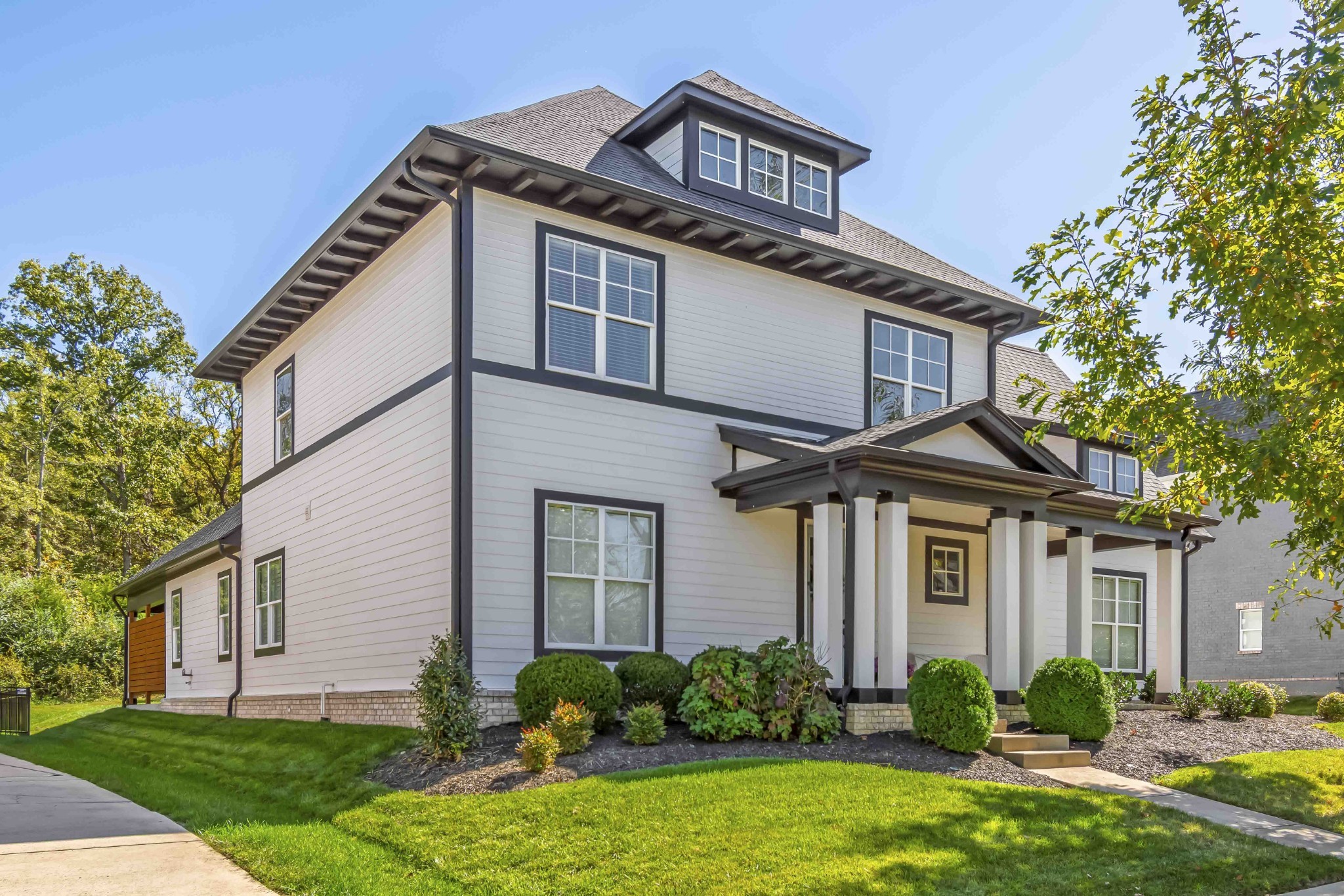 1080 Memorial Dr