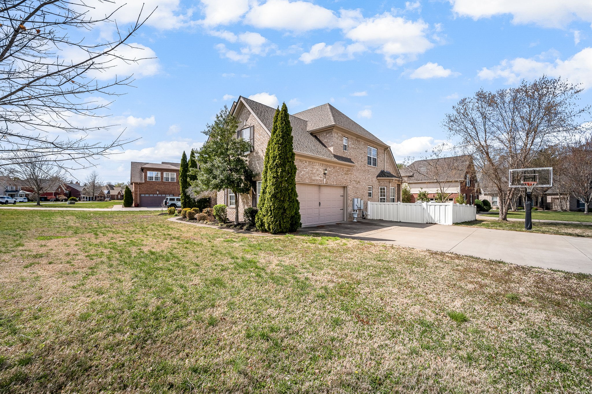 5230 Saint Ives Dr