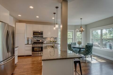 944 West Ave
