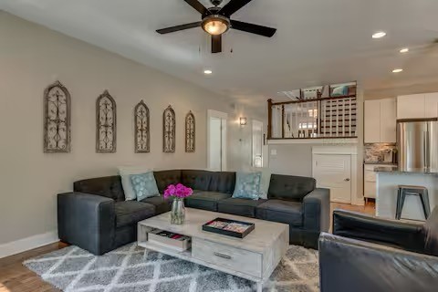 944 West Ave