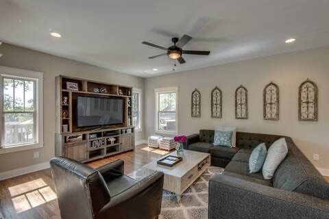 944 West Ave