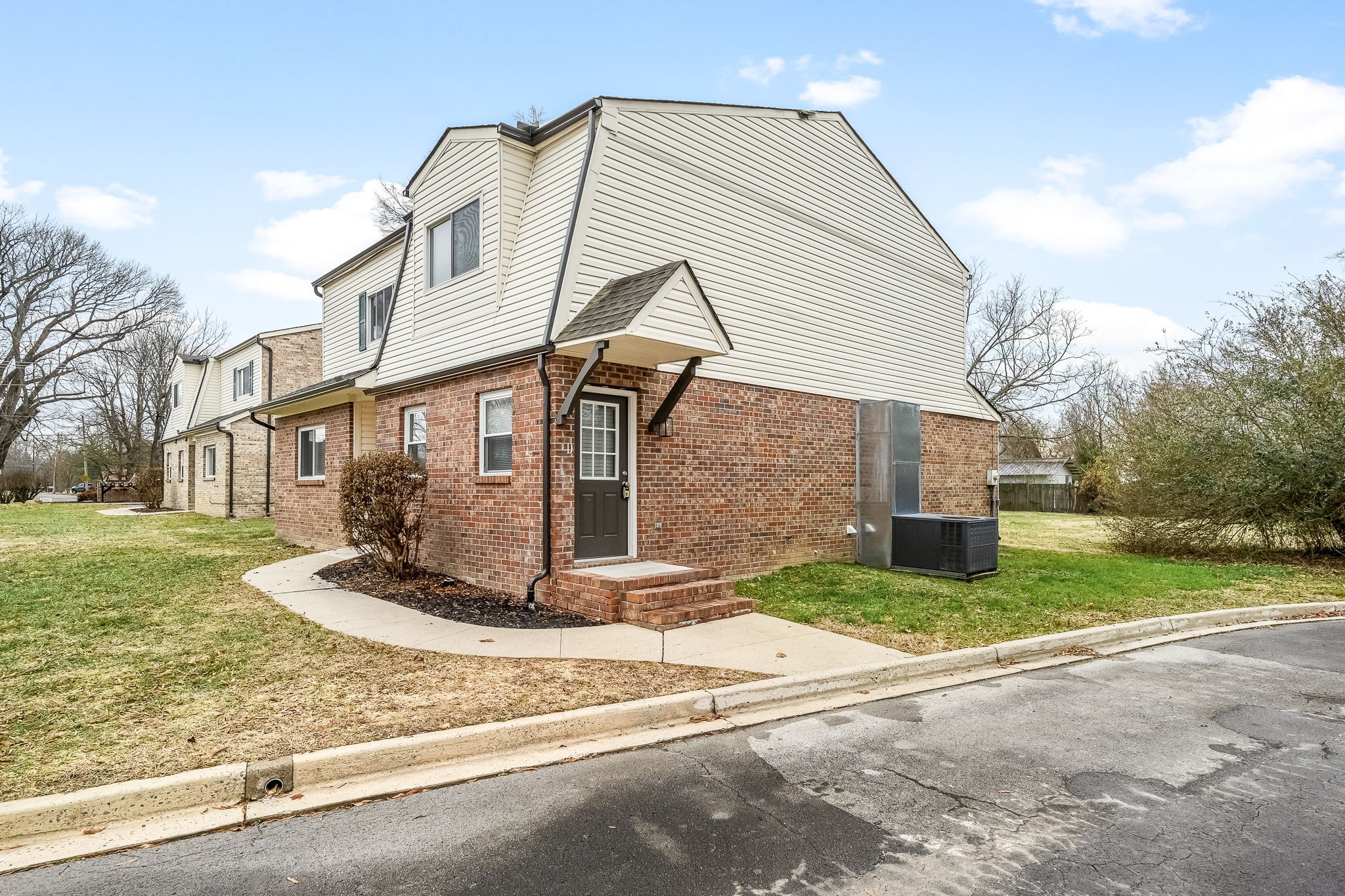 601 E Grundy St D