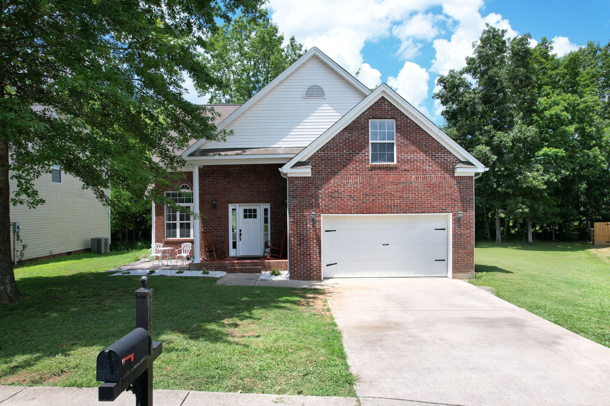 3120 Pin Oaks Circle NE