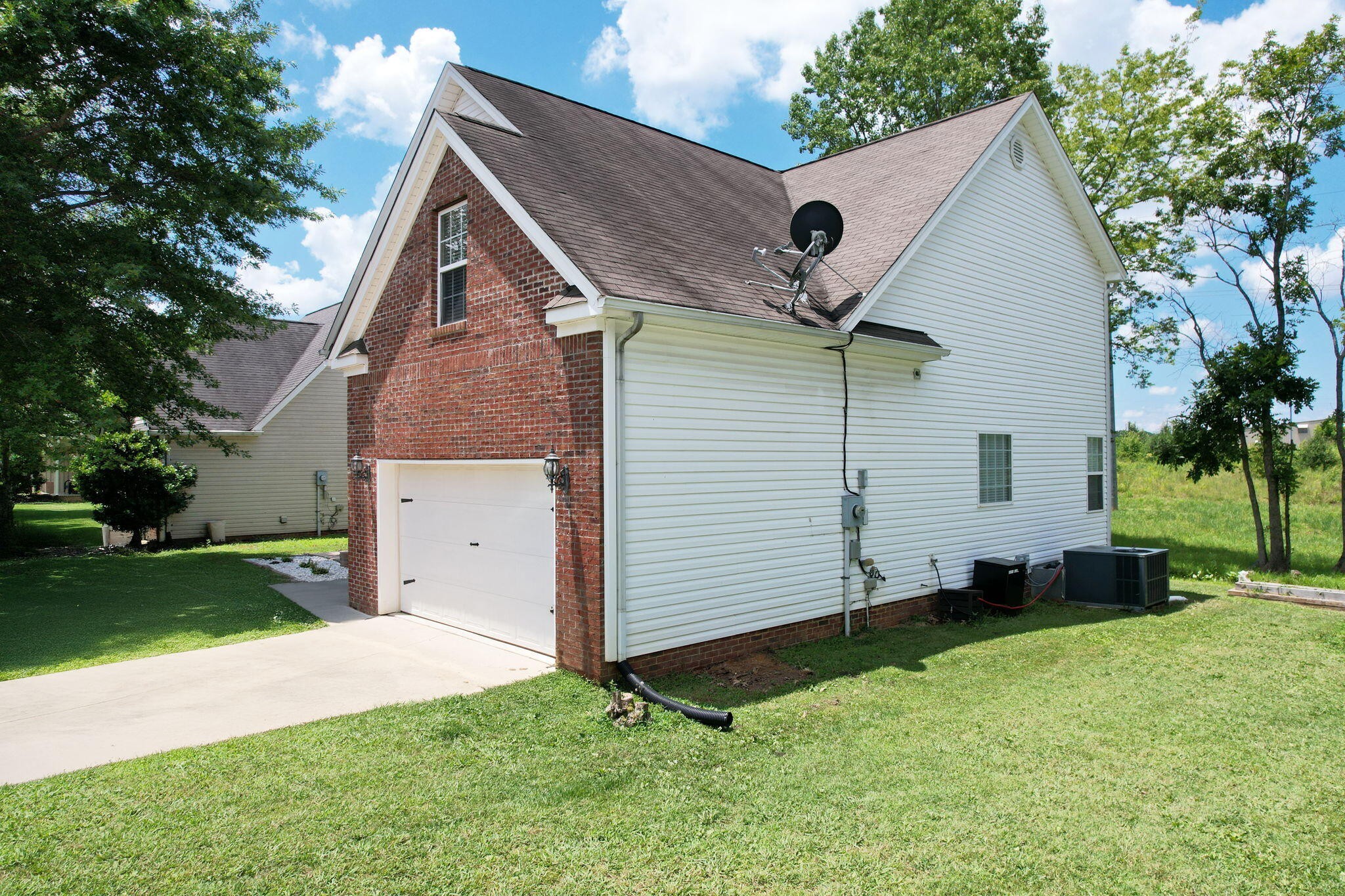 3120 Pin Oaks Circle NE