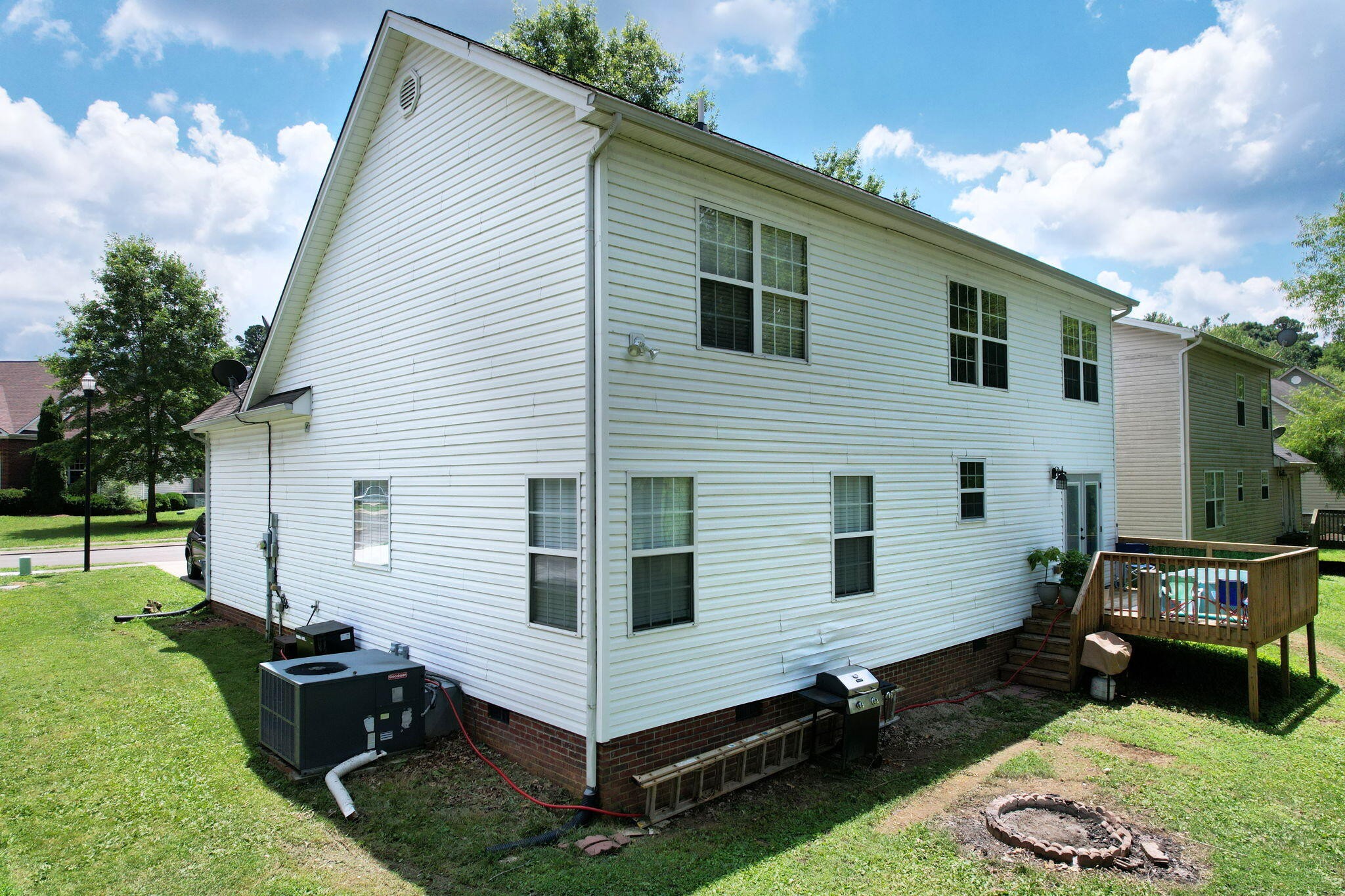 3120 Pin Oaks Circle NE