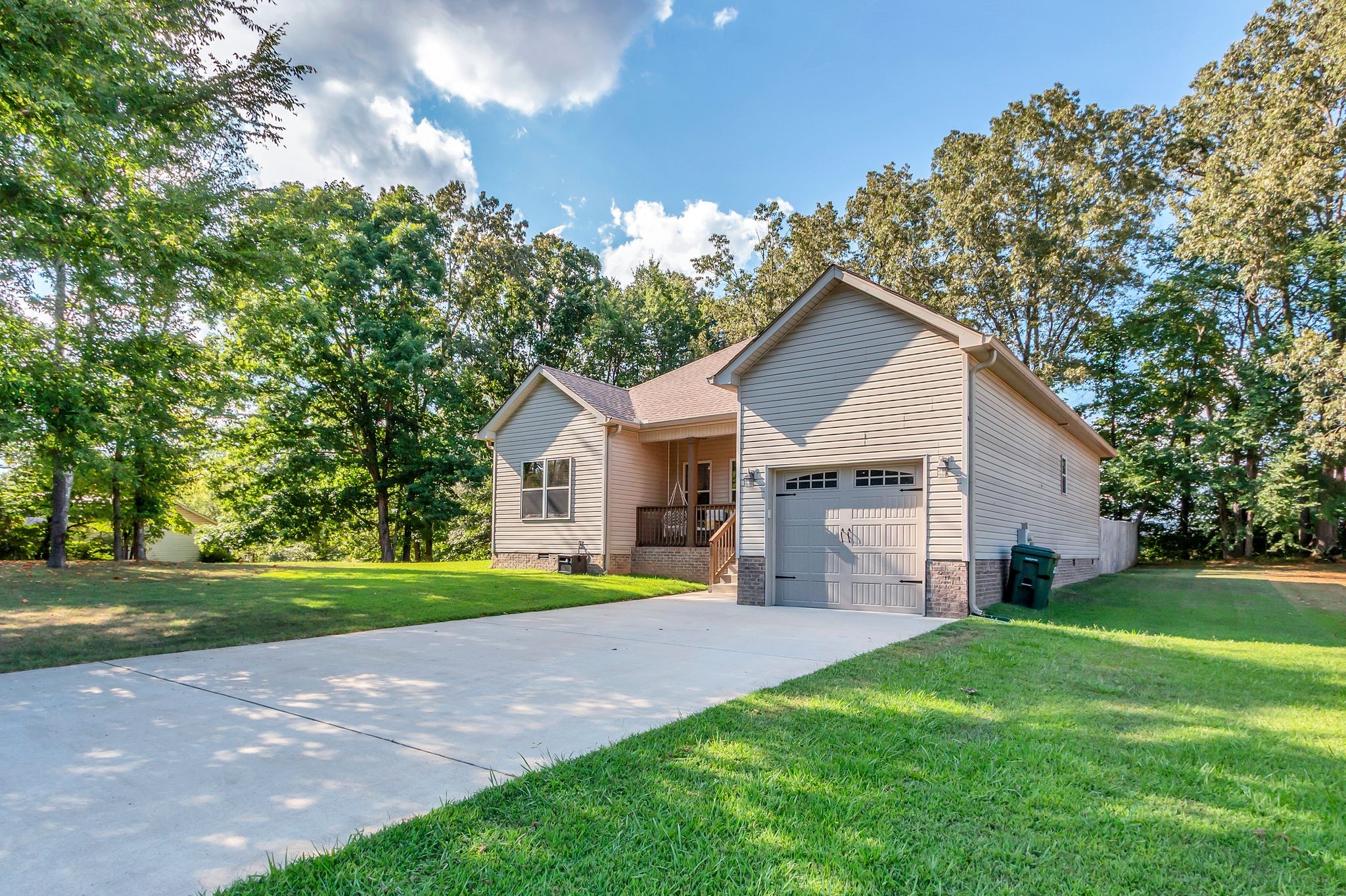 Burns, Tennessee 37029, United States, 3 Bedrooms Bedrooms, ,3 BathroomsBathrooms,Residential,Pending,188130