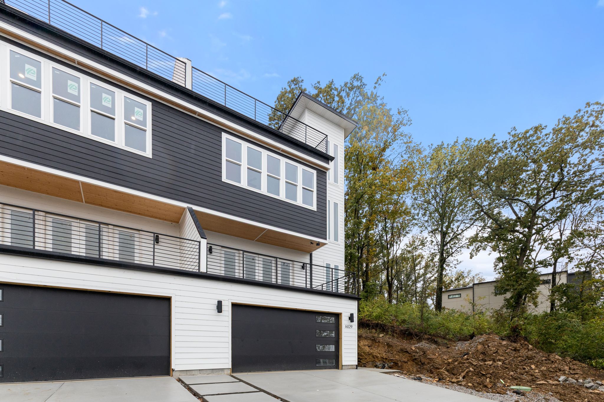 6029 Hill Circle