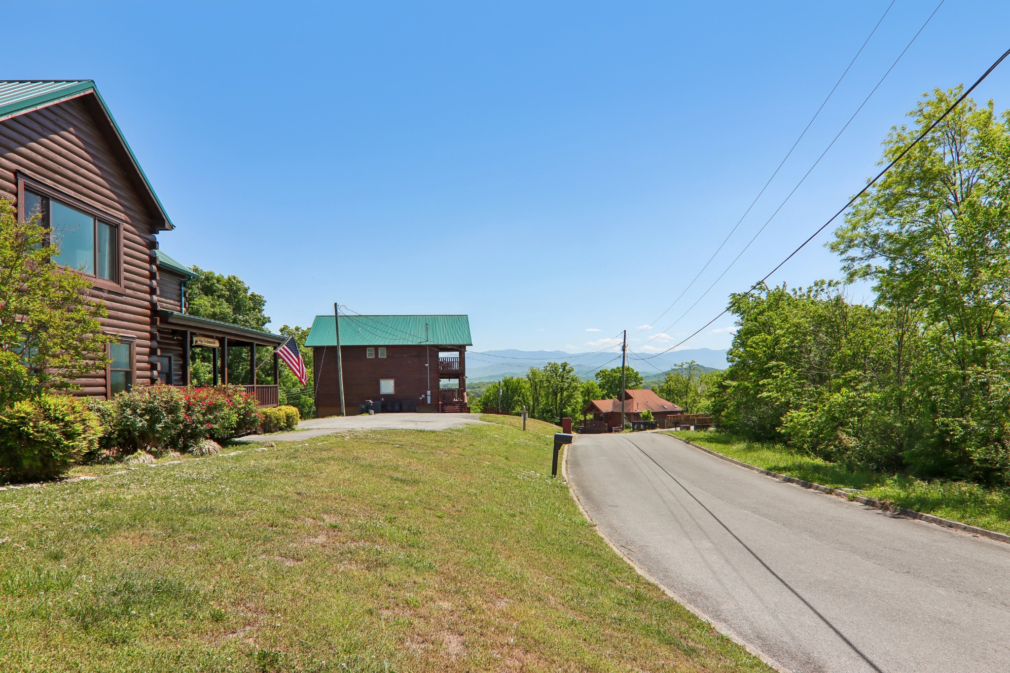 2043 Oakmont Dr