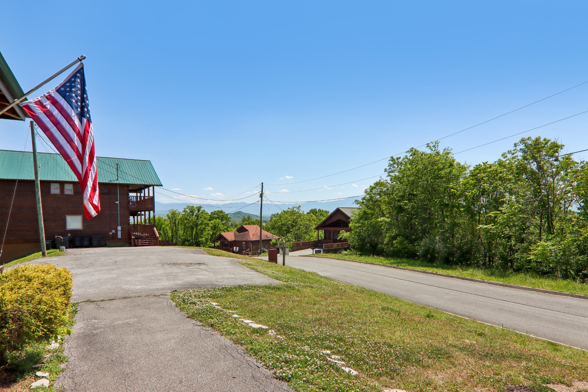 2043 Oakmont Dr