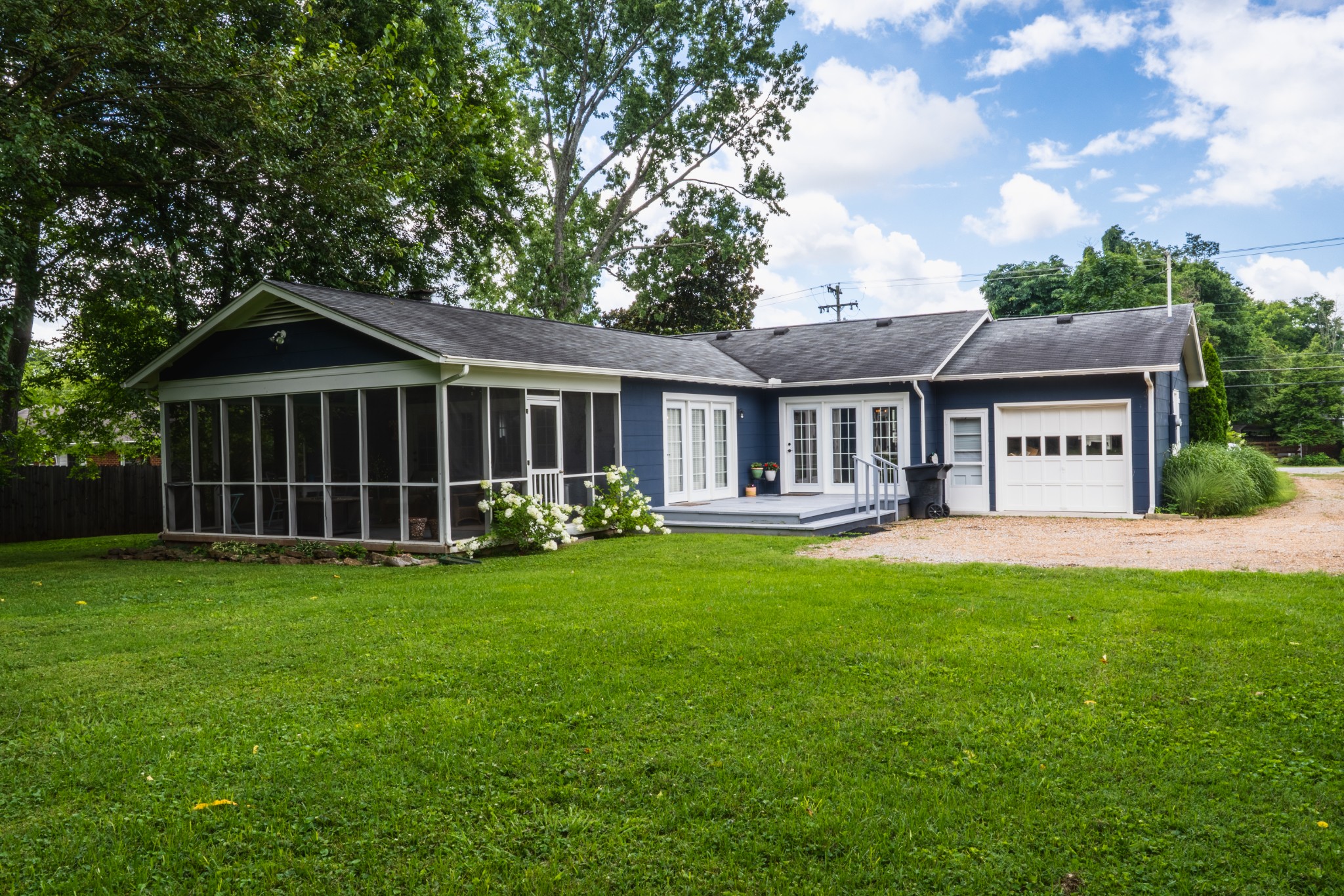 818 W Clark Blvd