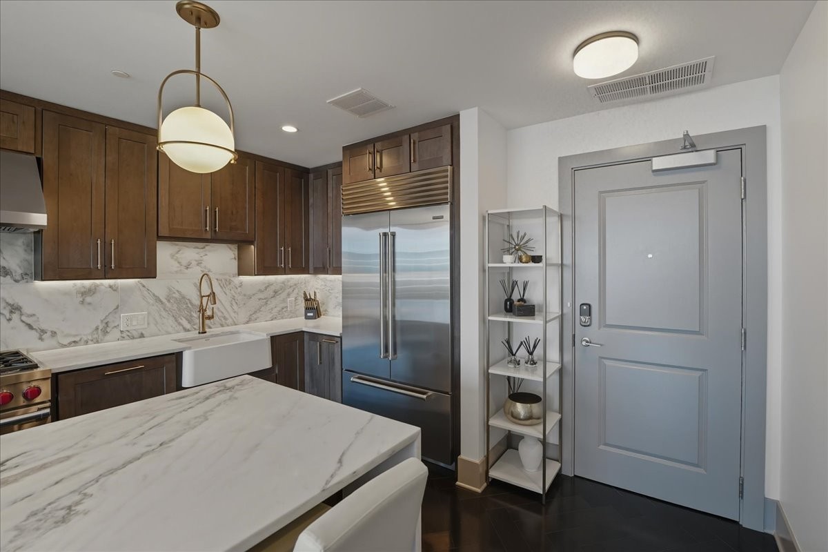 1616 West End Ave 2906