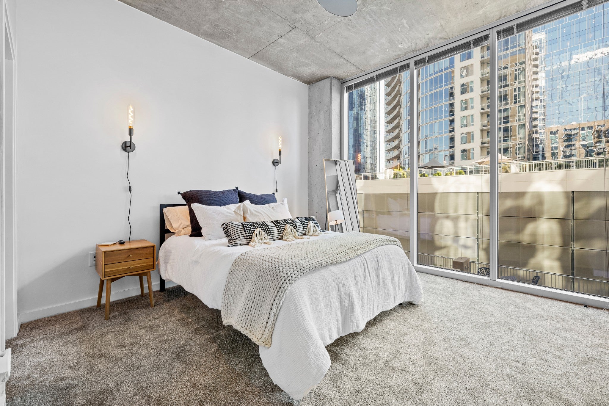 301 Demonbreun St 809
