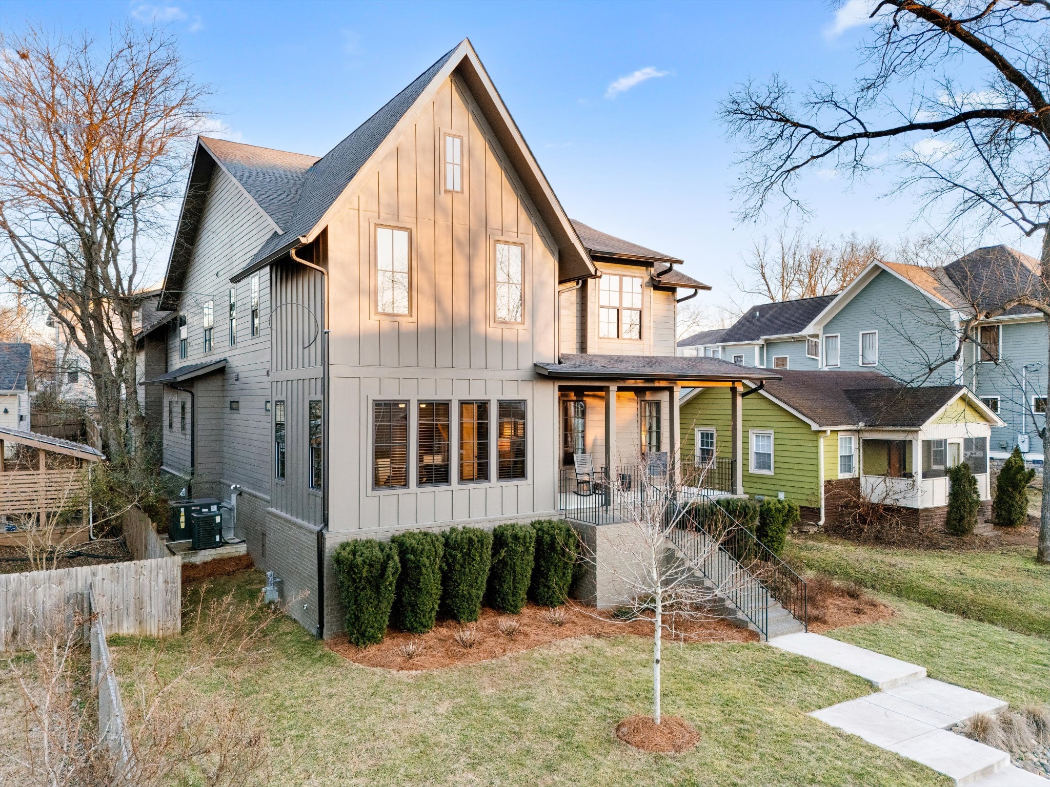 122 38th Ave N