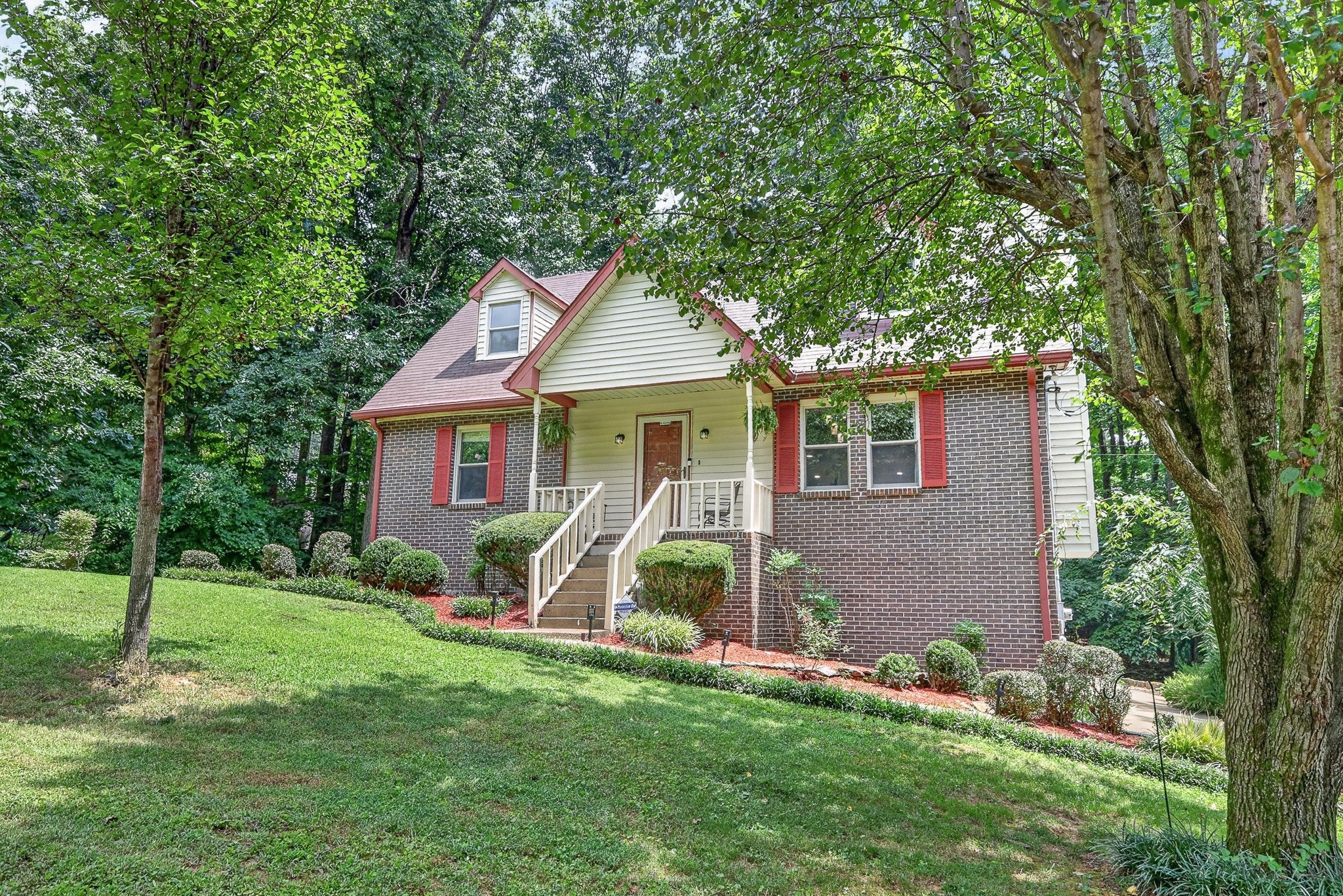 1011 Valley Ln