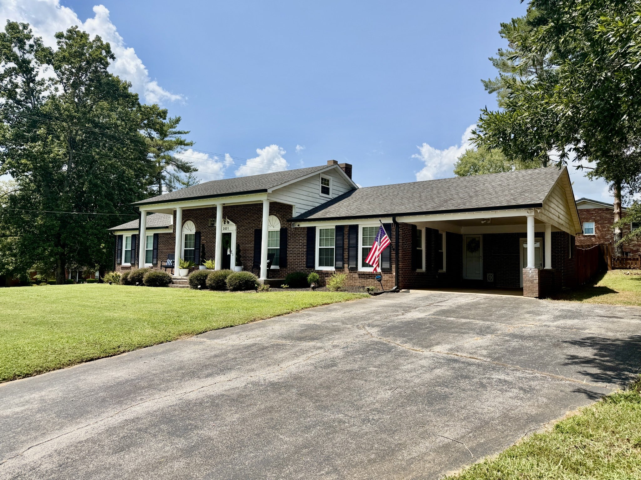 301 Roberta Ln