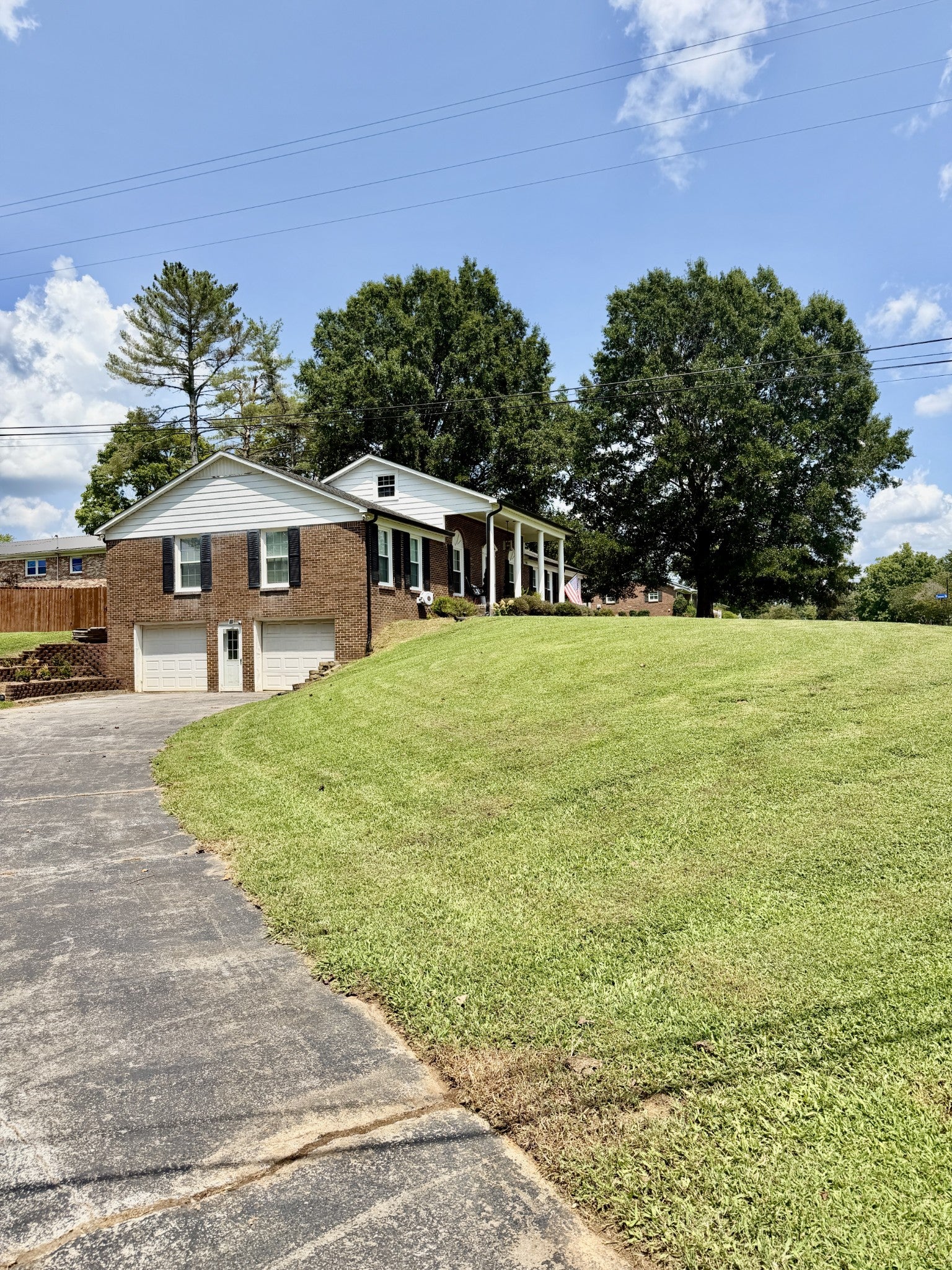 301 Roberta Ln