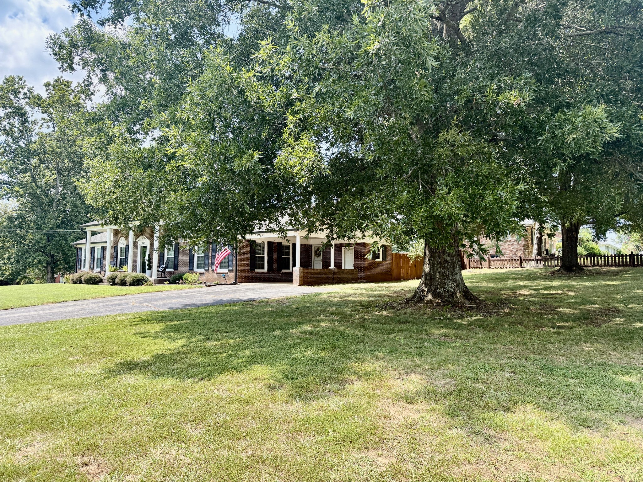 301 Roberta Ln
